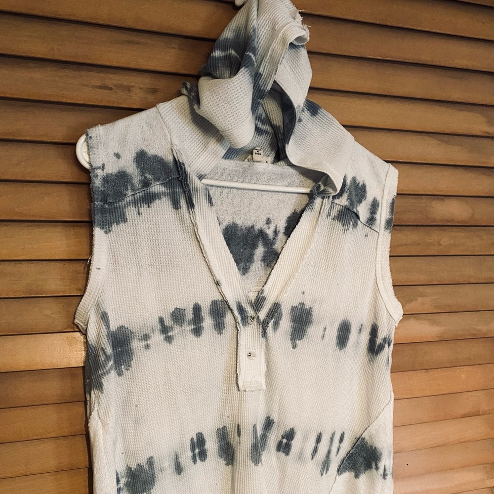 Hooded muscle tank
